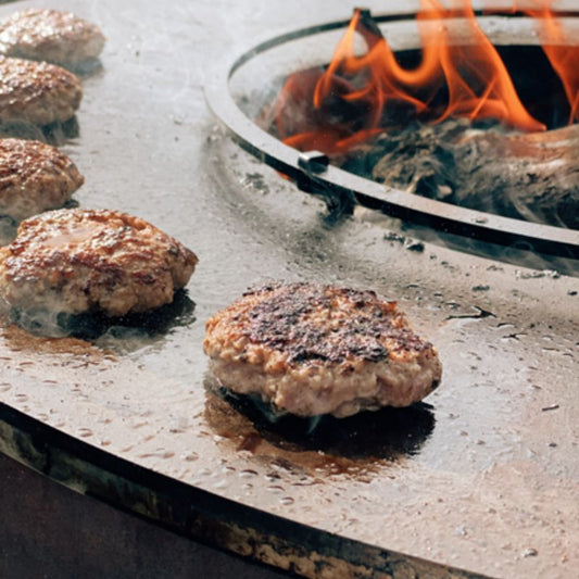 BonFeu Foodbumper containing burgers on a plancha