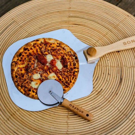 BonFeu BonPizza Spatula with pizza and cutter