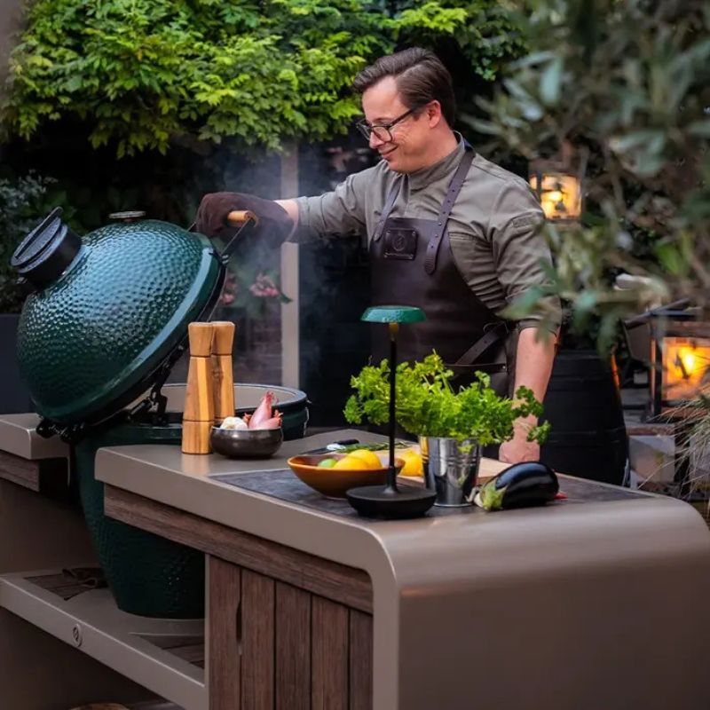 Adezz Forno aluminium kamado station with Big Green Egg