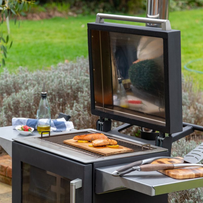 BBQube grill and heater with 2 wheel base, open grill