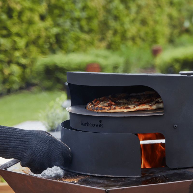 Barbecook Dynamic Centre Pizza Oven, lifestyle shot 2