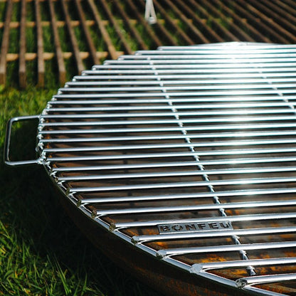 Close-up of BonFeu Grill Full Circle on a BonBowl fire pit
