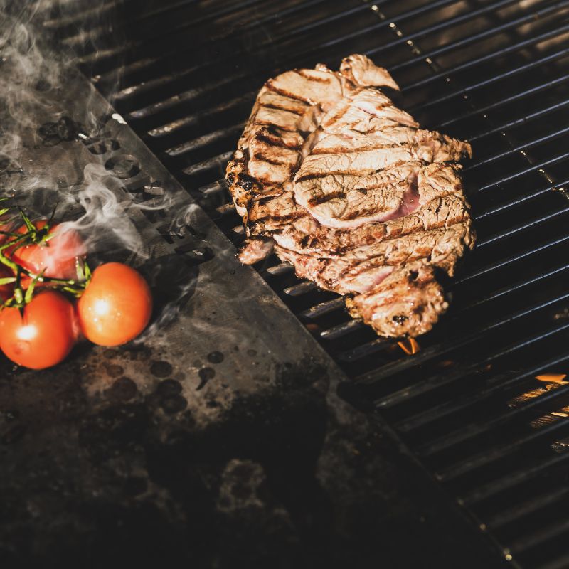 BonFeu Grill Half Circle cooking a steak