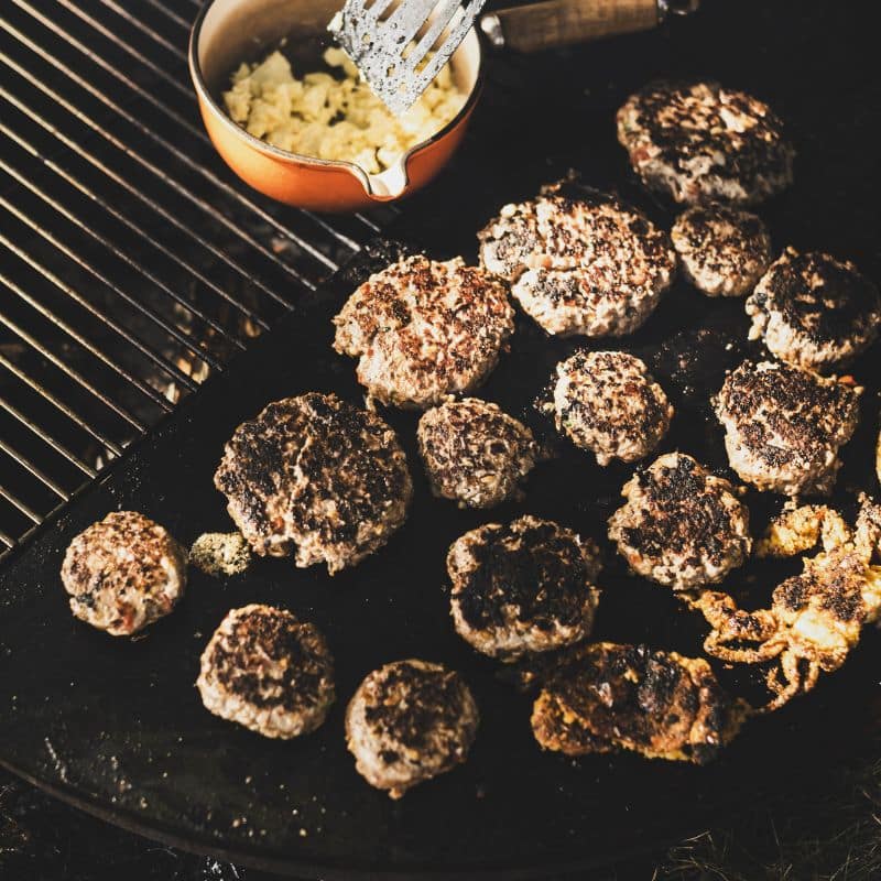 BonFeu Plancha Half Circle grilling burgers