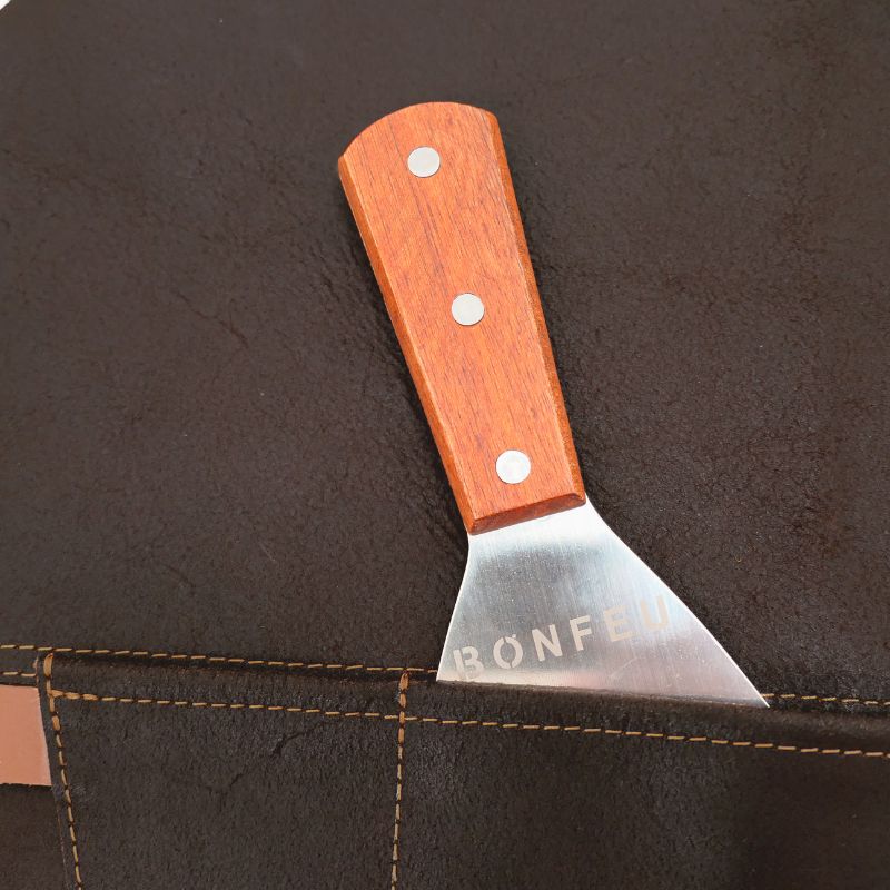BonFeu Leather Apron spatula pocket close-up