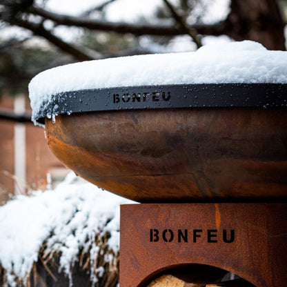 BonFeu Lid covering a BonBiza fire pit in snowy garden