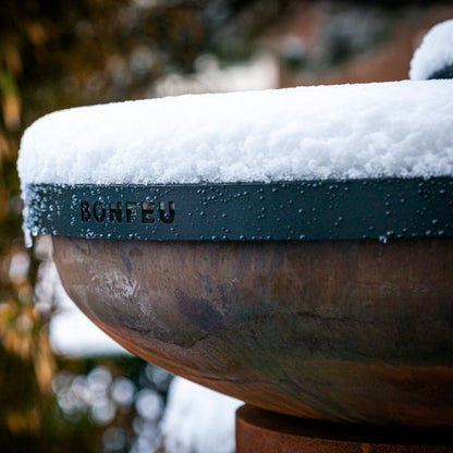 BonFeu Lid on BonBiza fire pit, close-up in snow