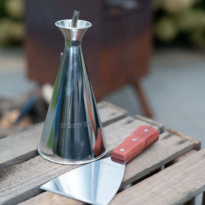 BonFeu Oil Can with matching spatula