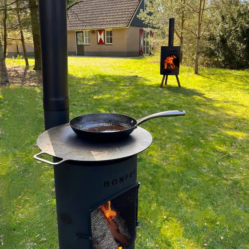 BonFeu Plancha 40 shown with a skillet pan