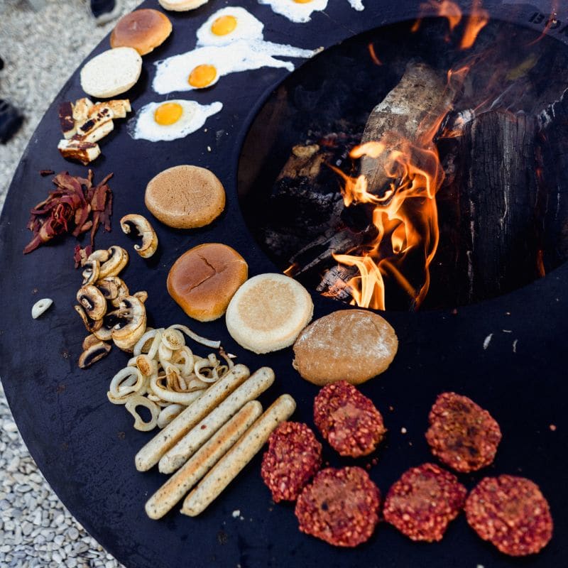 BonFeu Plancha Full Circle grilling burgers and hot dogs