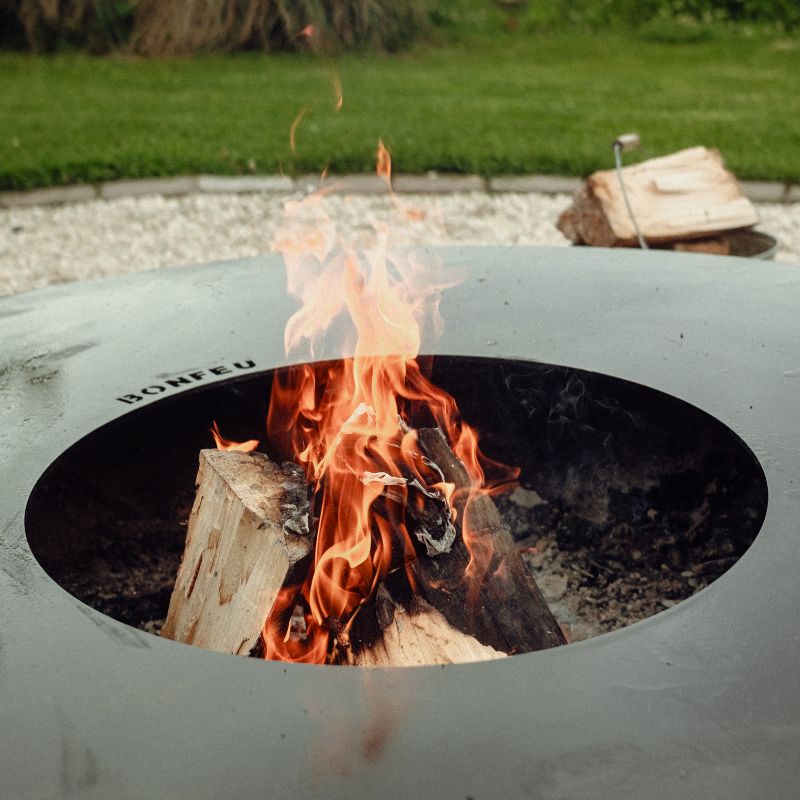 BonFeu Plancha Full Circle with flames beneath