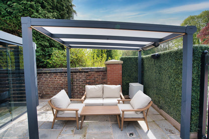 Deponti Bosco canopy sheltering an outdoor dining area