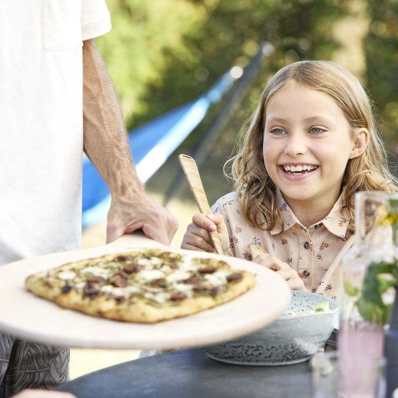 Cozze pizza oven, lifestyle shot 5
