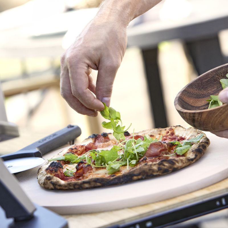 Cozze pizza oven, lifestyle shot 6