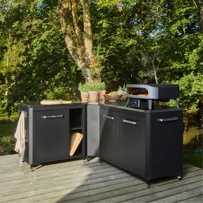 Cozze Classic Gas Pizza Oven 17 inch, lifestyle shot 2