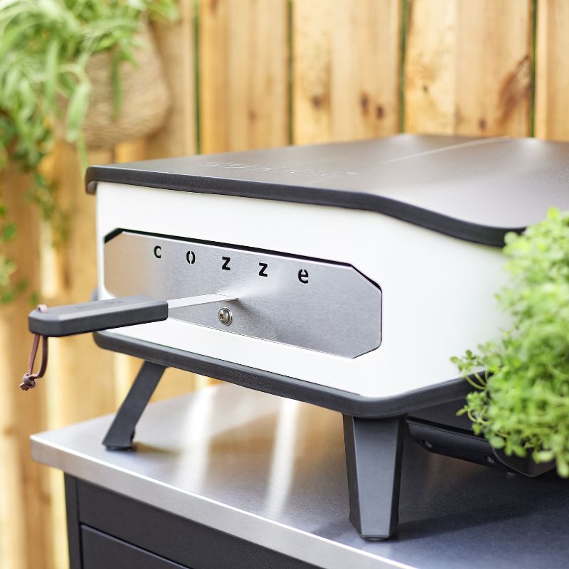 Cozze Electric Pizza Oven 17 inch, lifestyle shot 4