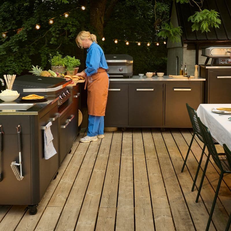 Cozze Outdoor Kitchen 180, lifestyle shot 1