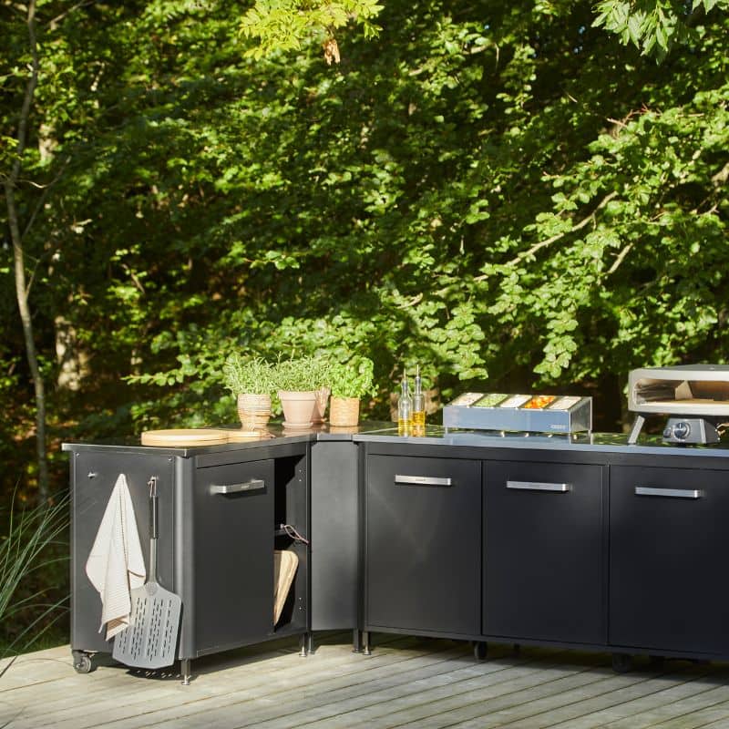 Cozze Outdoor Kitchen 90, lifestyle shot 3