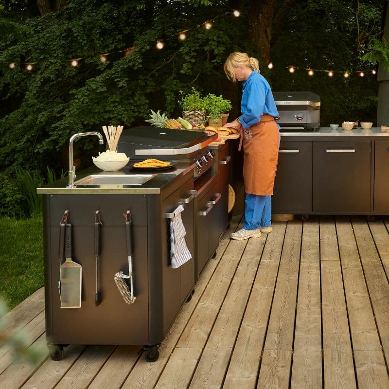 Cozze Outdoor Kitchen 90 with Sink, lifestyle shot 2