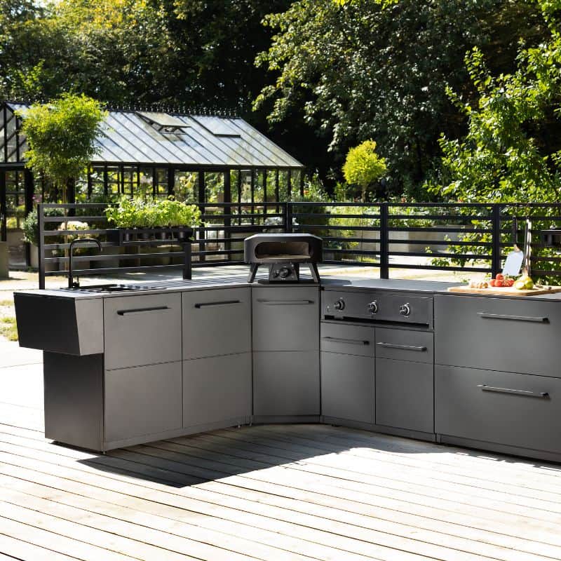 Cozze Rotate Gas Pizza Oven 13 inch Black Edition, lifestyle shot 4