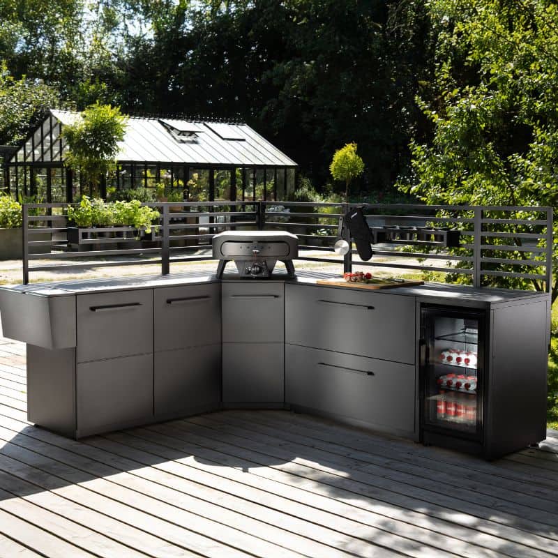 Cozze Rotate Gas Pizza Oven 17 inch Black Edition, lifestyle shot 3