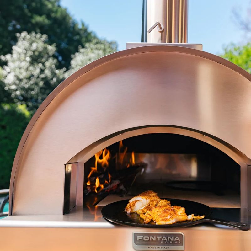 Fontana Margherita wood fired pizza oven, lifestyle shot 2