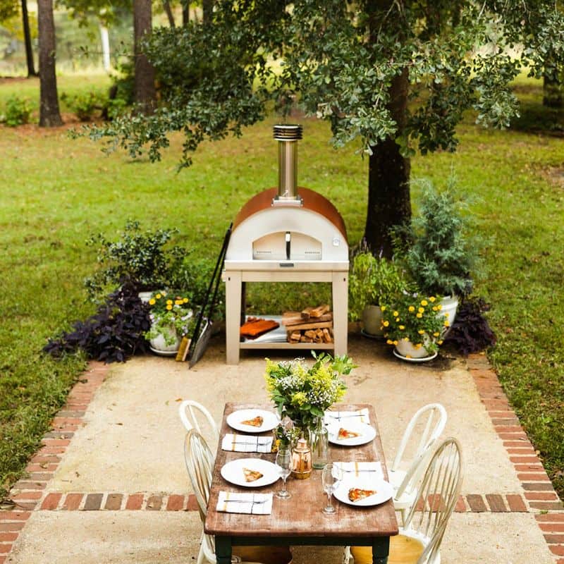 Fontana Marinara wood fired pizza oven, lifestyle shot 2