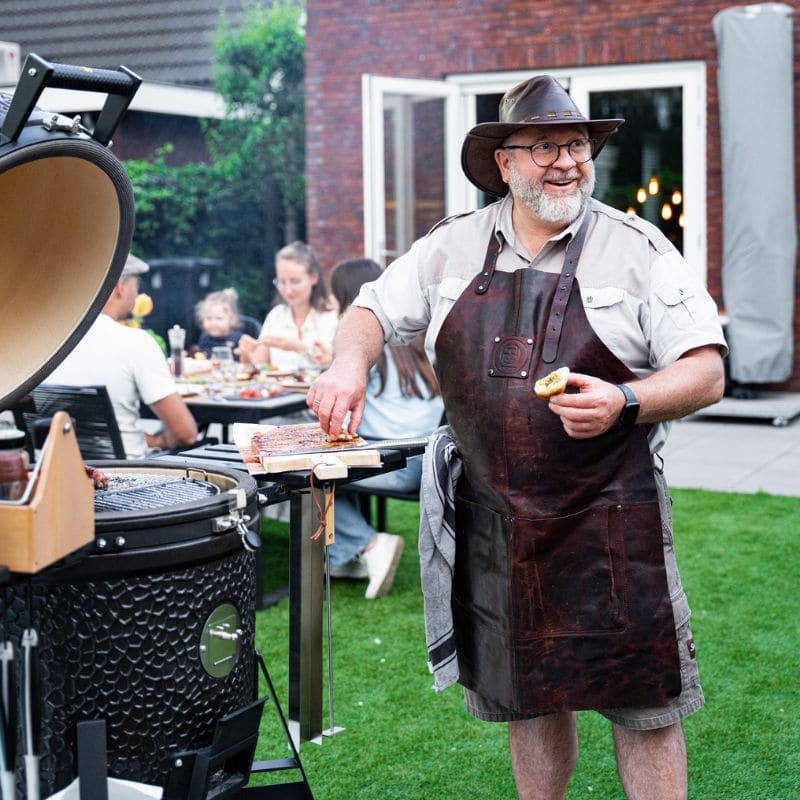 GRLLR Ember Pro Kamado Grill, lifestyle shot 3