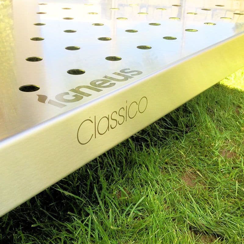 Igneus Pro 600 Pizza Oven Stand logo close-up