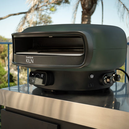 Everdure KILN-DR pizza oven graphite, lifestyle shot 2