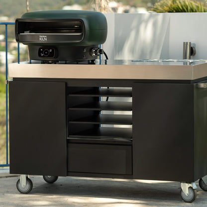 Everdure KILN-DR pizza oven graphite, lifestyle shot 3