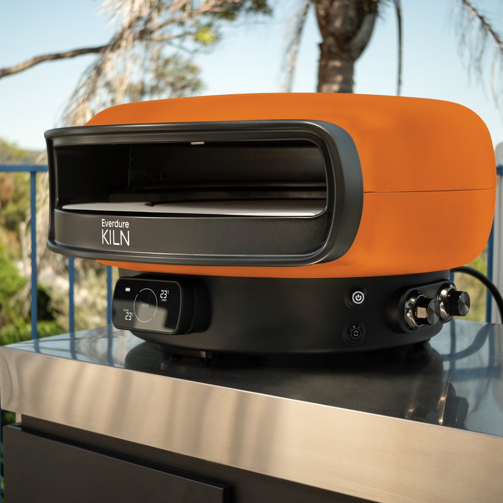 Everdure KILN-DR pizza oven terracotta, lifestyle shot 3