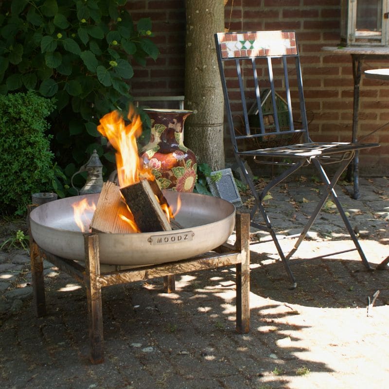 MOODZ Fire Bowl Feet in carbon steel, lifestyle shot